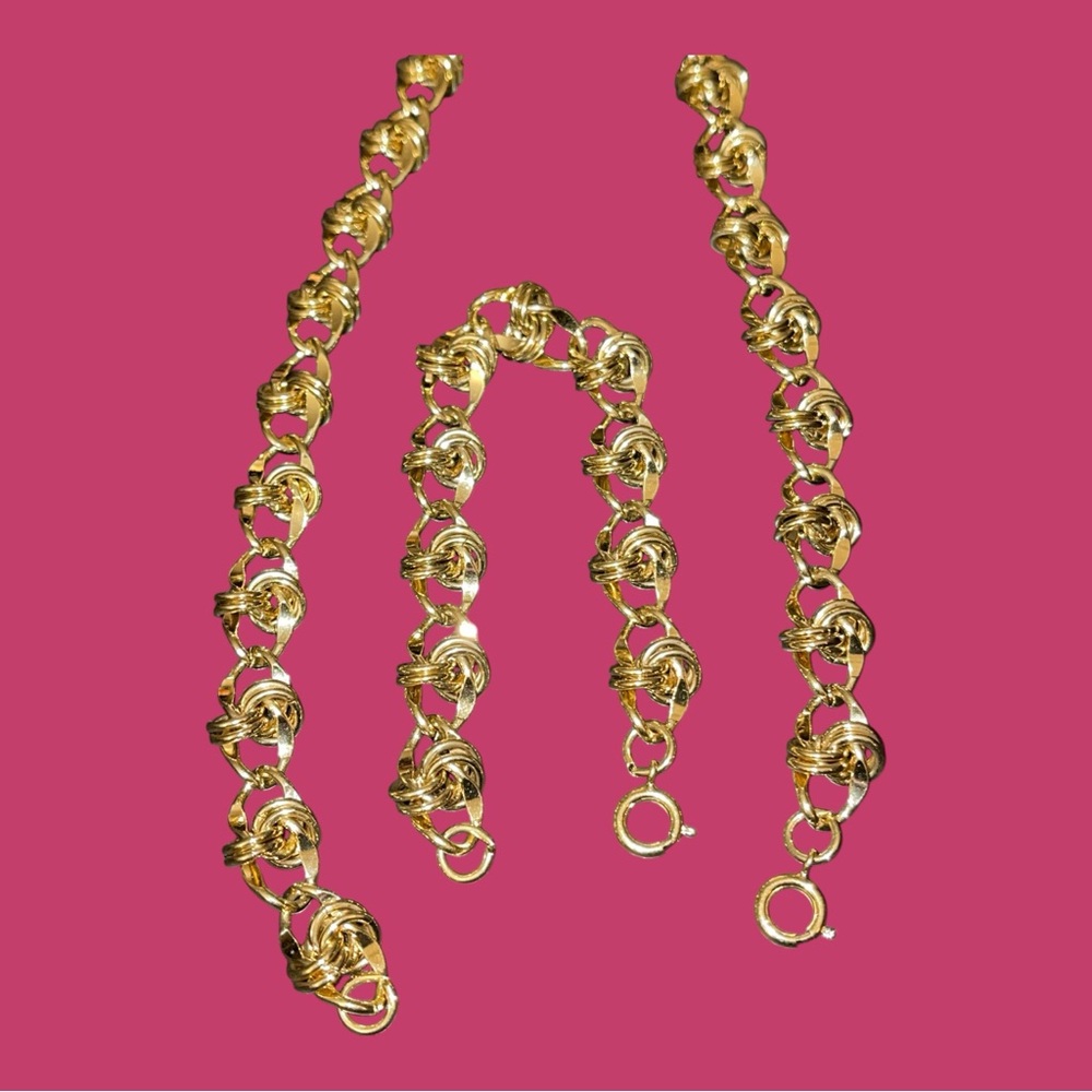 Elegant Gold-Tone Necklace and Bracelet Set